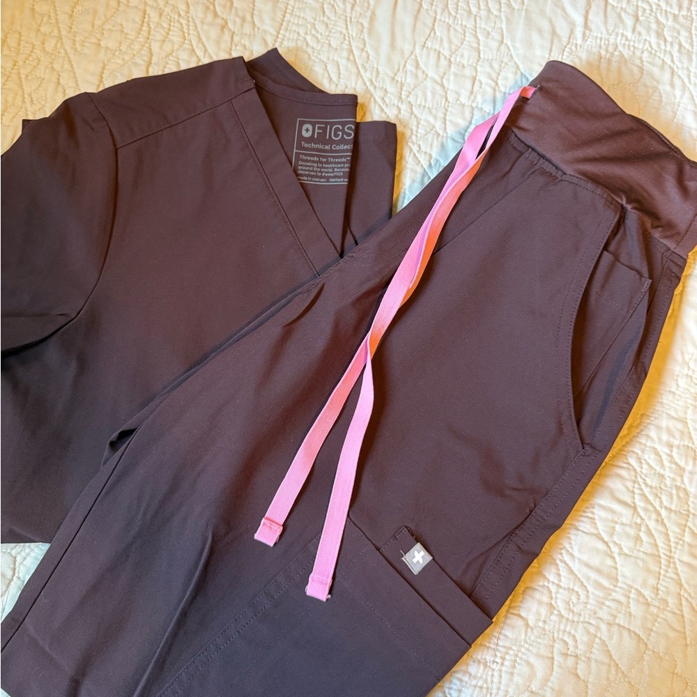 Figs brown w pink string